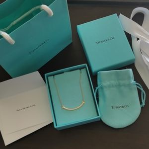 Tiffany T smile pendant in yellow gold, small